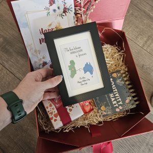 Alternative view of Loved ones far away gift box